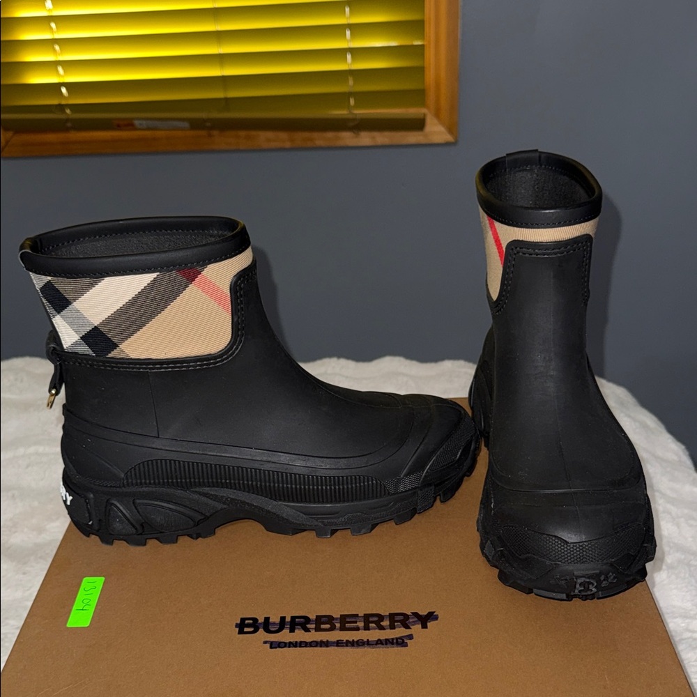 Burberry Ryan Check Rain Boots Size 40